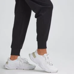 Stoic Venture Jogger - Women's 12 Stoic Venture Jogger - Women's -Stoic MOONIG D3