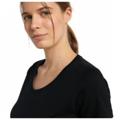 Stoic - Women's Merino180 HeladagenSt. S/S - Merino Base Layer 11 Stoic - Women's Merino180 HeladagenSt. S/S - Merino Base Layer -Stoic stoic womens merino180 heladagenst s s merino base layer detail 6