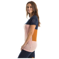 Stoic - Women's MerinoMesh150 BensjonSt. II T-Shirt - Merino Shirt 11 Stoic - Women's MerinoMesh150 BensjonSt. II T-Shirt - Merino Shirt -Stoic stoic womens merinomesh150 bensjonst ii t shirt merino shirt detail 11